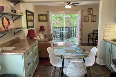 Image de Downtown 3-Bedroom with Private Deck and off-street Parking