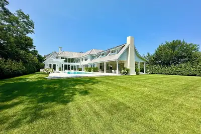 Image de 9 Bedroom Water Mill Estate