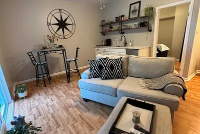 Image de Verona Beach hideaway. Close to casinos and Sylvan Beach. Great fishing