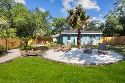 Image de Vary private tropical oasis, walking distance to everything! Mini Golf And More