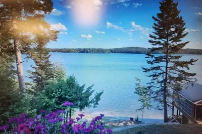 Image de Modern Tiny Cottage on Eagle Lake with South facing Private Beach