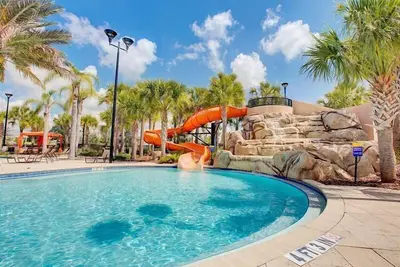 Image de 5 Bed 4 Bath Townhome with Screened-In Private Pool, Custom Kids Bedroom Ev7597