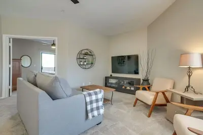 Image de Quiet 55 + Condo w/ Pool Access in Peoria!