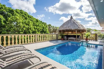Image de Une magnifique villa familiale située au centre avec piscine et appartement