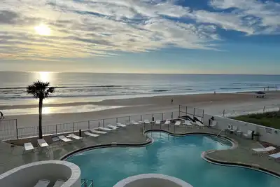 Image de 🏝️☀️Updated Beach Front is your slice of heaven at The Ashley 🏖️☀️