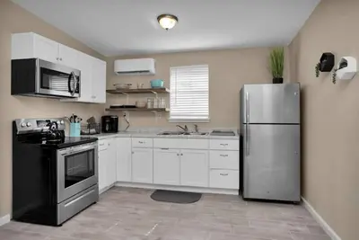 Image de Parkway Apartment 2br · 2-Br Guesthouse on 6 Peaceful Acres