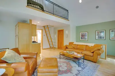 Image de Charming Stockholm Abode in Walkable Location!