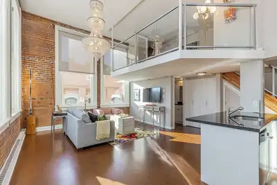 Image de The Ivy - Beautiful suite in the Heart of Downtown * Walk Score 98\/100! ! !