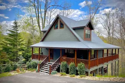 Image de Beautiful Cabin in the Smokies! Between Gatlinburg & Pigeon Forge. \n
