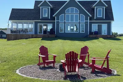 Image de New waterfront vacation home near Cavendish. Sleeps 10.