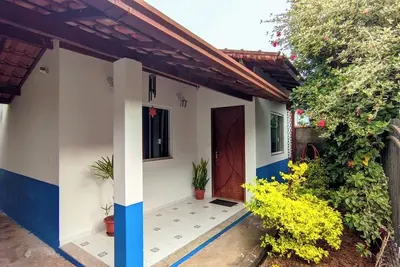 Image de House with 2 bedrooms, barbecue and garage. Close to the river. Pets accepted!