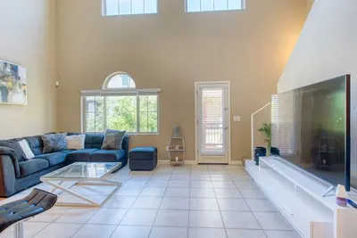 Image de Contemporary House in gated community with swimming pools.