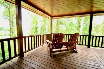 Image de Cabin Life This Summer – S’mores, Trails & Tubing