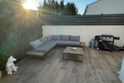 Image de Maison calme avec jacuzzi extérieur près de la montagne et la mer