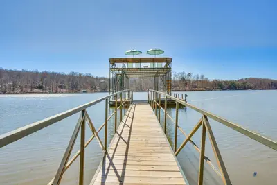 Image de Lake Hartwell Retreat w/ 2-Tier Dock & Boat Slip!