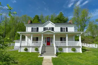 Rebuilt 200 Year old Farmhouse, Blue Ridge views on 5+acres. 25 mi. to Va. Tech