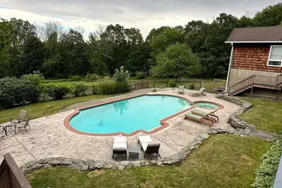 Image de Country Paradise Getaway in New York with Pool & Hot Tub.