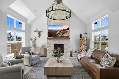Image de 《𝒯𝒽ℯ 𝒲𝒾𝓁𝓁ℴ𝓌》at McCall - New Home close to everything!