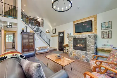 Image de Unwind in Cle Elum: Hot Tub & Cozy Fireplace!