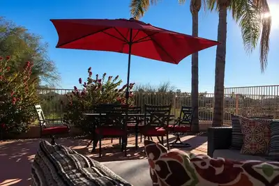 Image de Pet-friendly home, golfcart & monthly rates
