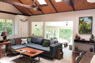 Image de Redwood Retreat: Charming Alpine Cottage