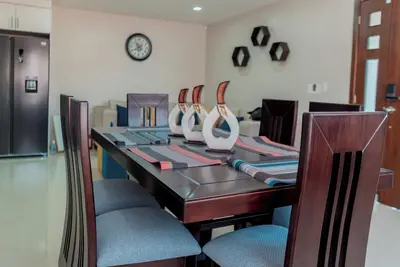 Image de Large and Elegant 3 Bedroom Apartment