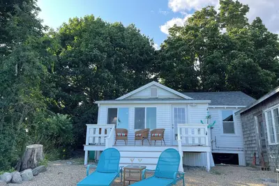 Image de key west style 1940s rustic waterfront cottage\nSleeps six, awesome swimming