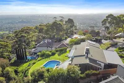 Image de Sunset Estate in Mount Osmond