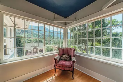 Image de Top of the hill Sunny Manitou Springs home w/ sunroom, yard space Pet Friendly