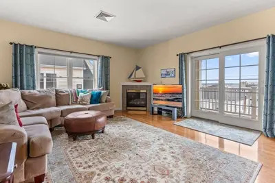 Image de Private Balcony | Walk to Beach | Penthouse Living