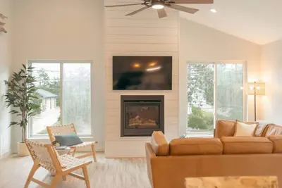 Image de Park Point Scandinavian Home🌲 Family Retreat ☀️  🌊 Pet Friendly 🐾
