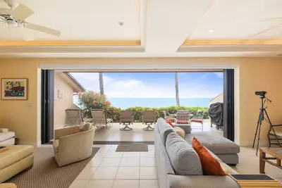 Image de Beachfront/Ground Floor B-103:  Renovated, Larger unit, & steps from the sand.