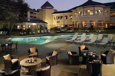 Image de Great Amenities! Pets Allowed, Pool, Parking! Minutes to Dinosaur Explore!