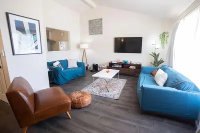 Image de Retro Bohemian Living: 4br/2Bath Time Travel