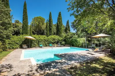 Agritourisme 'Ginepro Podere Giardino' avec piscine partagée, Wi-Fi et climatisation