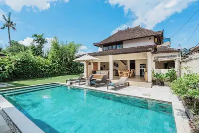 Image de Spacious and Homey 5 Bedroom Villa in Central Seminyak