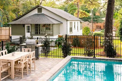 Image de 102 the Church St Collection with Pool