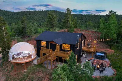 Image de View Haus w\/ Dome Theater & Yoga Studio + Hot Tub