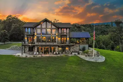 Image de Adventure Lodge at L/Cove: Views, S/Secluded, Signature, Games, Wifi, Hot tub