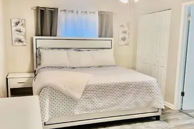 Image de Beautiful home close to Parks
