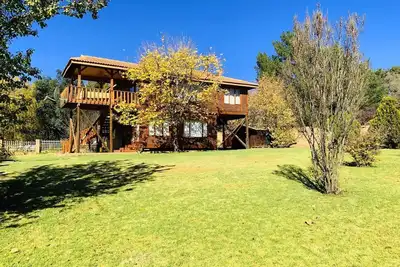 Image de Nougat Cabin. Luxury log cabin within walking distance of shops and restaurants.