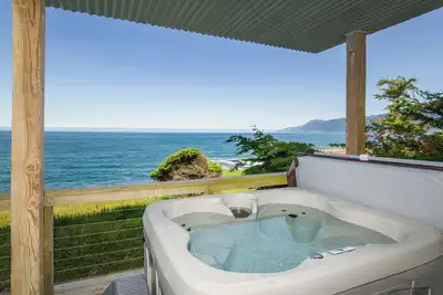 Image de Magnificent Oceanview! by OceanviewHotTubs Tesla Charging Shelter Cove, Ca\n