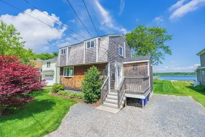 Image de Palmer River All-Season Waterfront Cottage w/ Dock & Views