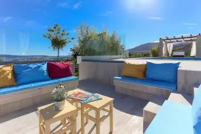 Image de 4 bedroom villa with heated pool, sea view and gym close to Split and Trogir.
