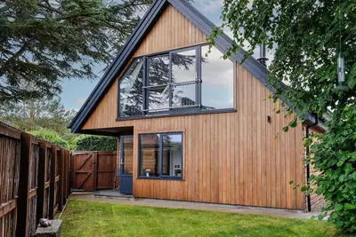 Image de A gorgeous upside down cottage in the heart of Aboyne, with lovely views over the village green.