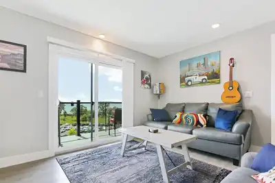 Image de Top Floor Canandaigua Lake Condo With Water Stunning Views