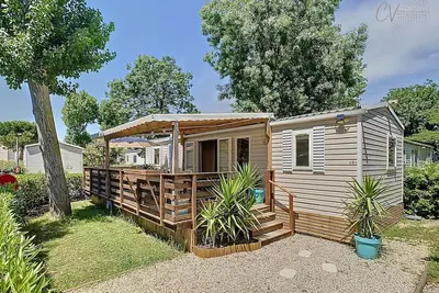 Image de Grand Mobil home 3chbr 2sdb camping La Carabasse