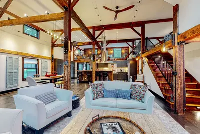 Historic charmer with open interior, & large patio - dog-friendly