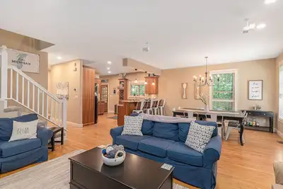Image de The Oasis at Forest Beach | Updated house in New Buffalo with shared amenities