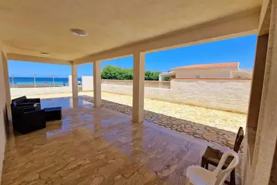 Image de House kissed by the sea